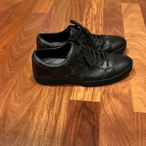 Louis Vuitton men’s size 8